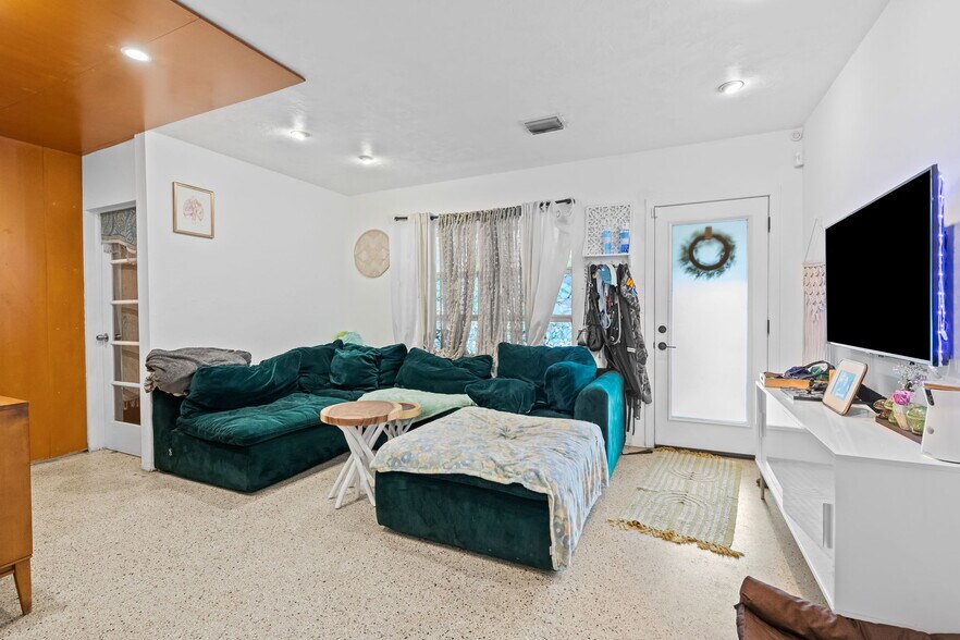 More Photos Of 724 NE 3rd Ave, Fort Lauderdale Apartments For Sale