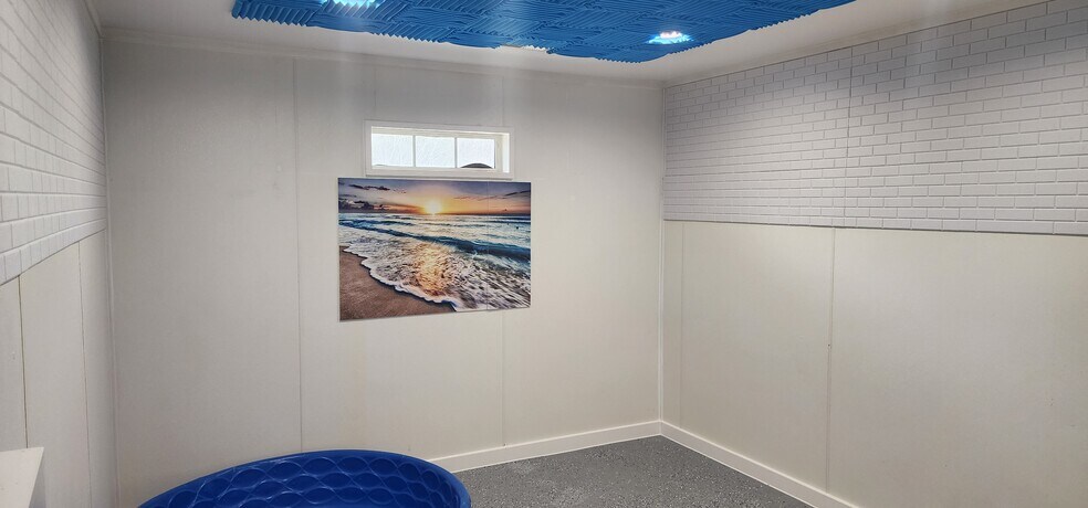 More Photos Of 4015 Fawnbrooke Dr, Indian Trail Veterinarian Kennel For Sale