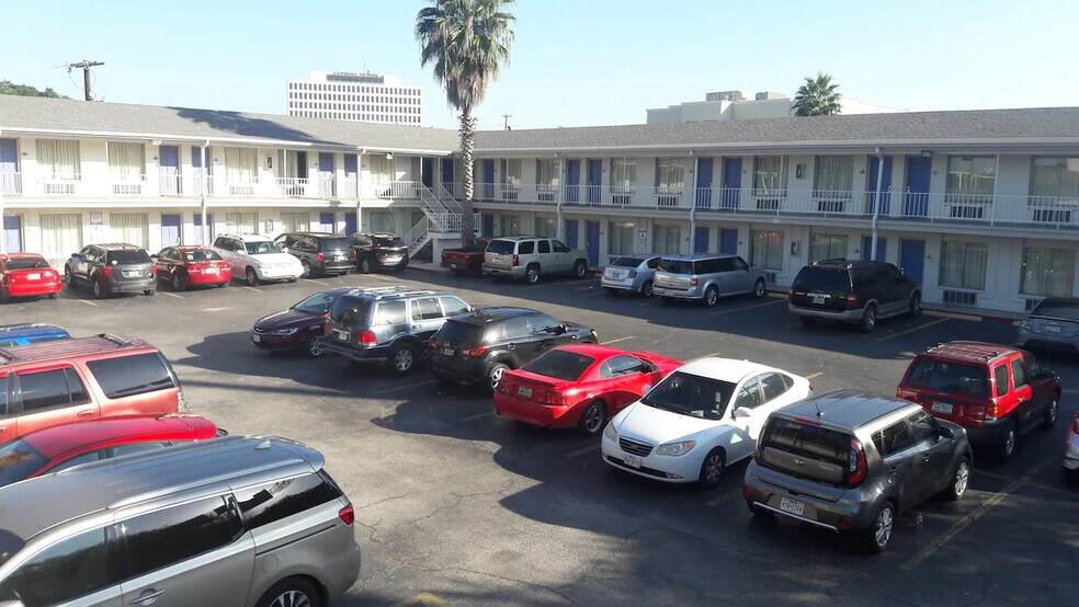 More Photos Of 900 N Main Ave, San Antonio Hotel For Sale