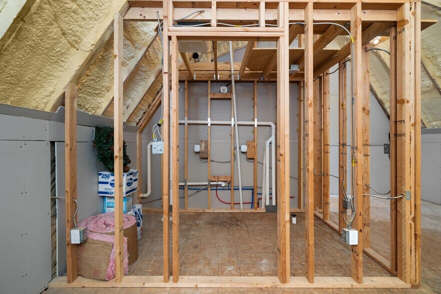 More Photos Of 915 S Clinton St, Stockbridge Restaurant For Sale