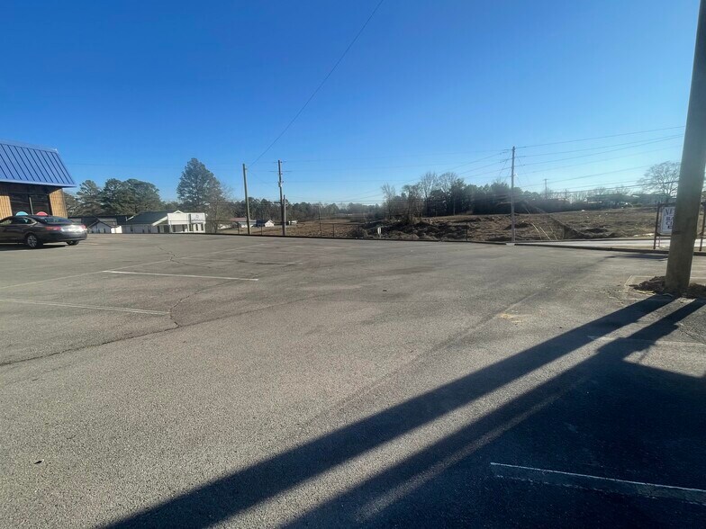 More Photos Of 2600 E Walnut Ave, Dalton Office For Lease