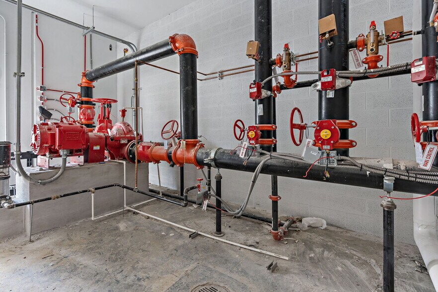 More Photos Of 100 Spontex Dr, Columbia Warehouse For Lease