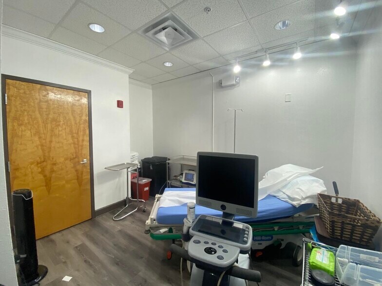 More Photos Of 572 Ocoee Commerce Pkwy, Ocoee Medical For Lease