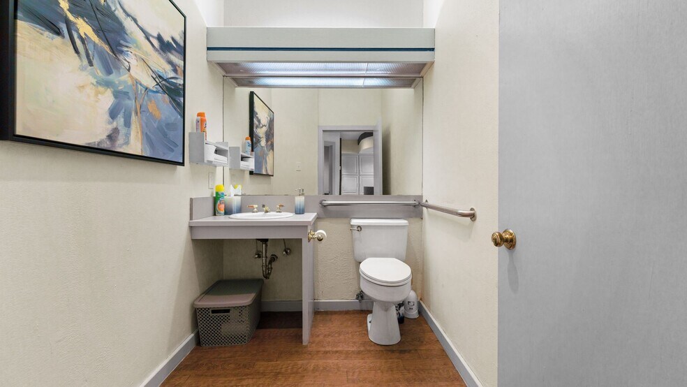 More Photos Of 189 Historic Town Sq, Lancaster Medical For Sale