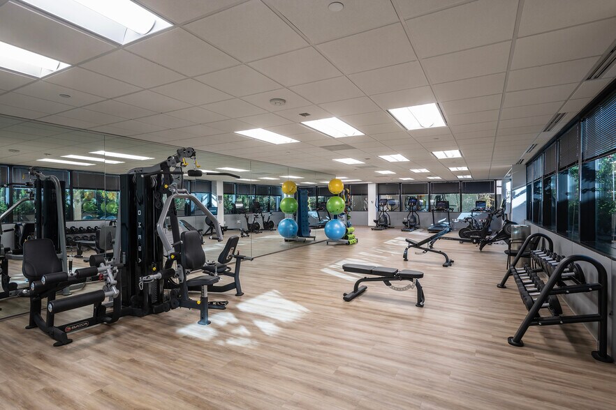 More Photos Of 11811 N Tatum Blvd, Phoenix Office For Lease