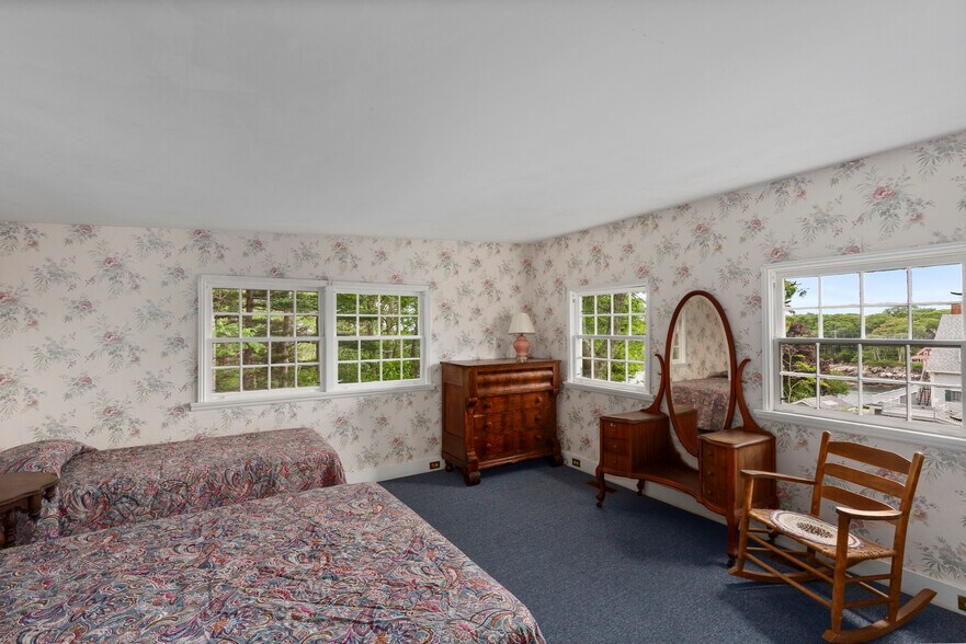 More Photos Of 146 State Route 32, New Harbor Hotel For Sale