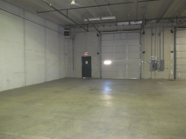 More Photos Of 400-428 W 5th Ave, Naperville Light Distribution For Lease