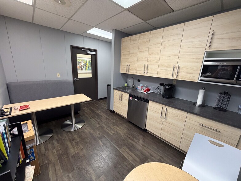 More Photos Of 7180 SW Fir Loop, Tigard Office For Sale