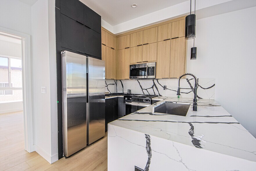 More Photos Of 6401 Odessa Ave, Lake Balboa Multifamily For Sale