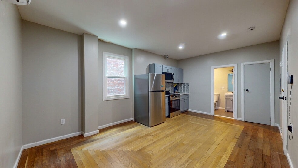 More Photos Of 140 Grand St, Waterbury Apartments For Sale