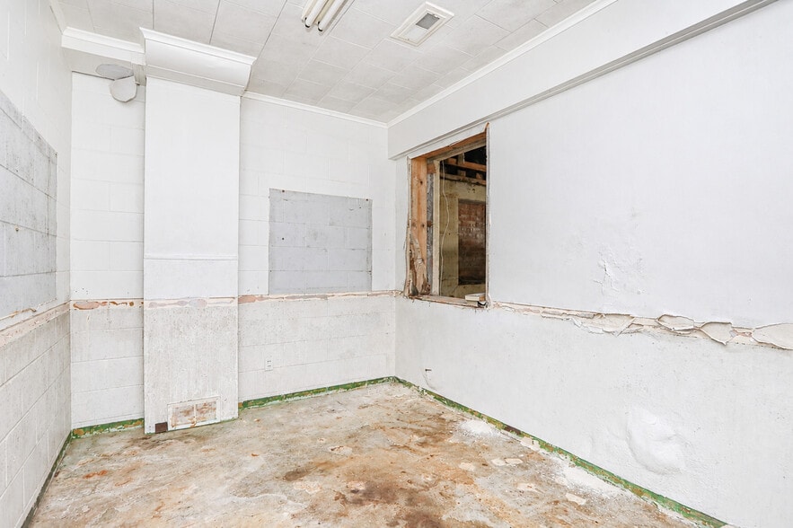 More Photos Of 302 S 2nd St, Polk City Lodge Meeting Hall For Sale