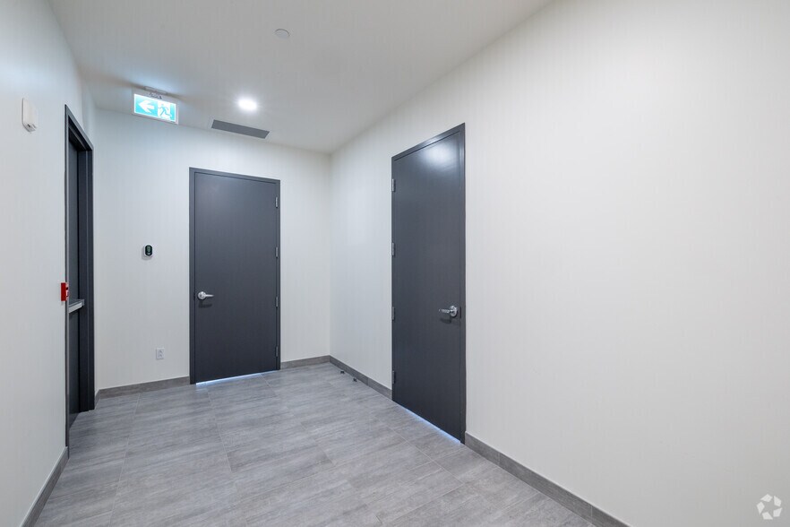 More Photos Of 551 Rue Louis-Blériot, Mascouche Office For Lease