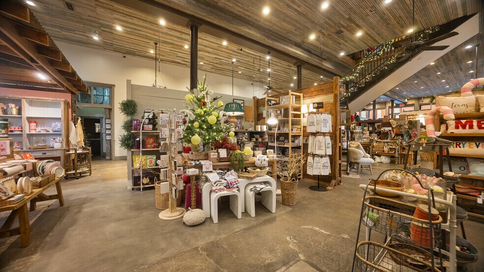 More Photos Of 101 N Elm, Hico General Retail For Sale