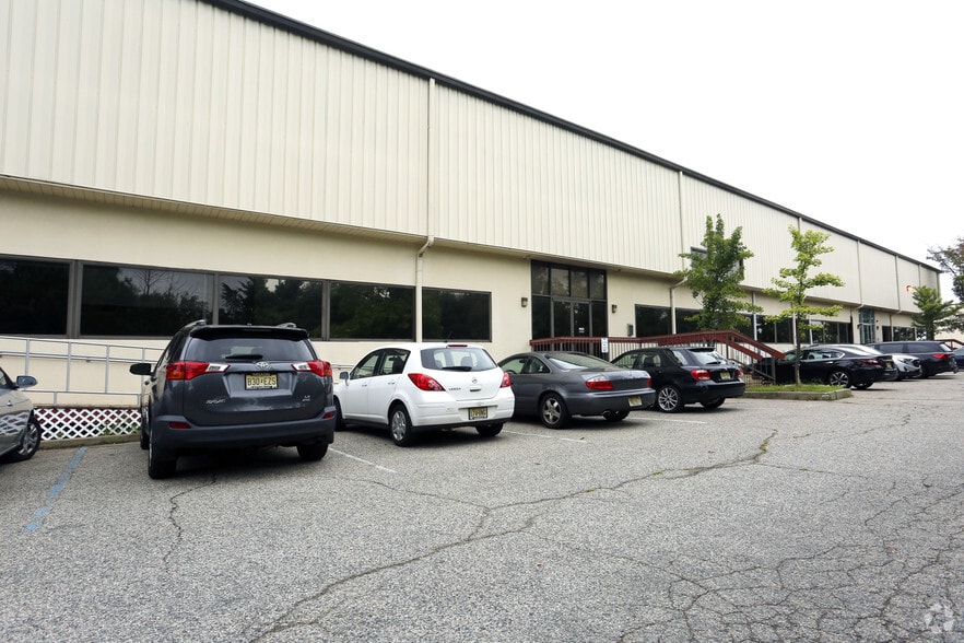 More Photos Of 195 Raritan Center Pky, Edison Warehouse For Lease