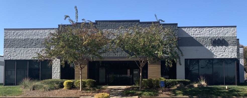 More Photos Of 3800 Camp Creek Pky SW, Atlanta Light Distribution For Lease