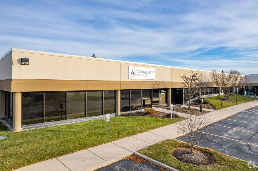 More Photos Of 50 E Commerce Dr, Schaumburg Light Distribution For Lease