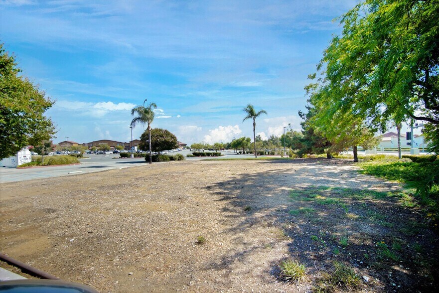 More Photos Of Canyon Springs Parkway, Riverside Land For Lease