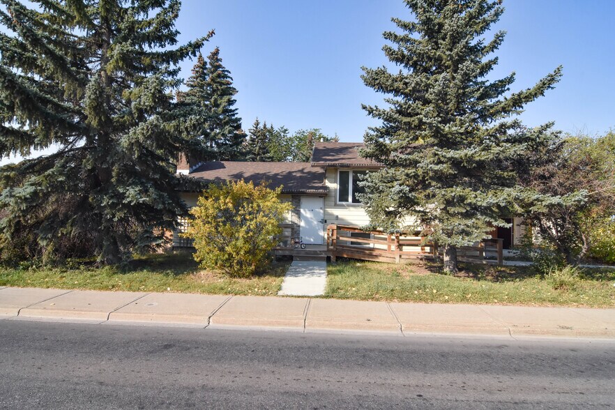 More Photos Of 309 Main St N, Airdrie Office For Sale