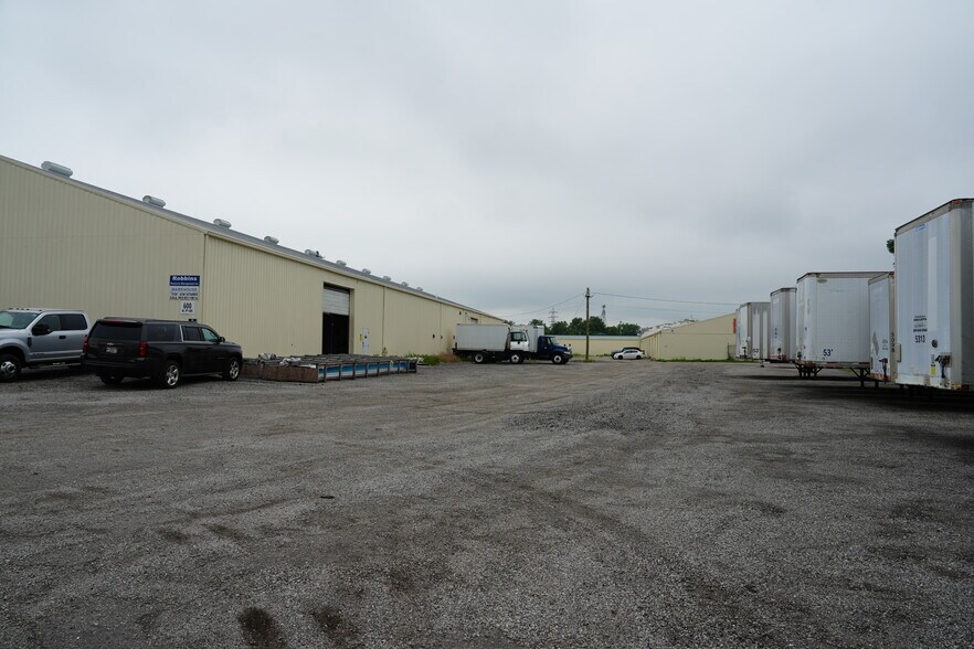 More Photos Of 610 W 9th Ave, Monmouth Flex For Lease