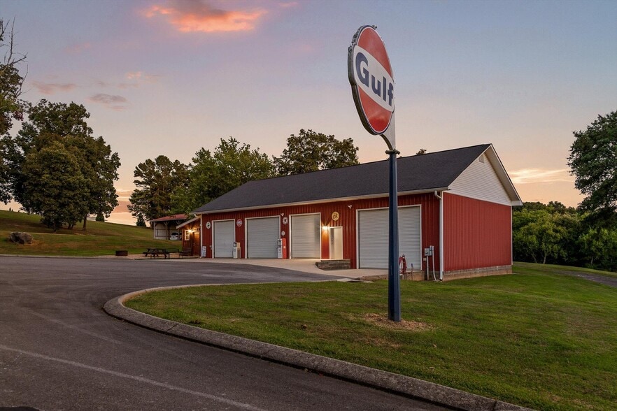 More Photos Of 1020 Thomas Rd, Benton Multifamily For Sale