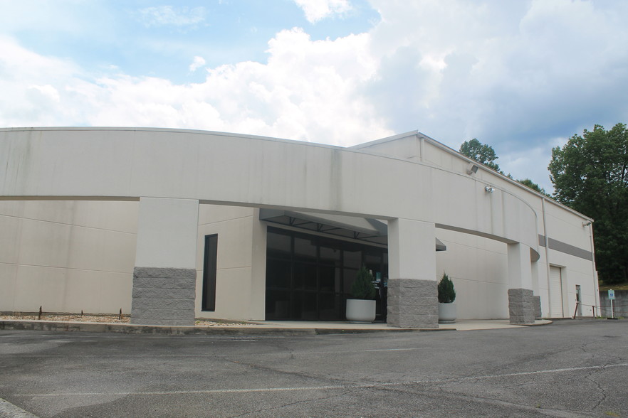 Primary Photo Of 1503 N Tibbs Rd, Dalton Office For Lease