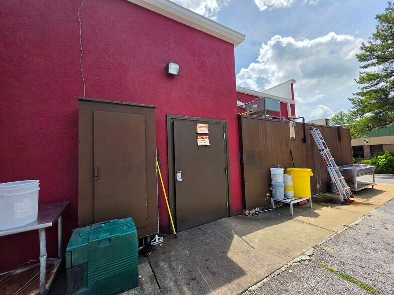 More Photos Of 2813 W Walnut St, Rogers Restaurant For Sale
