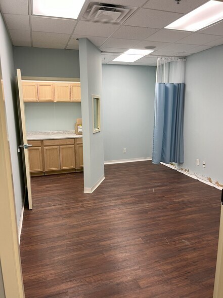 More Photos Of 1328 N Lake Park Blvd, Carolina Beach Medical For Lease