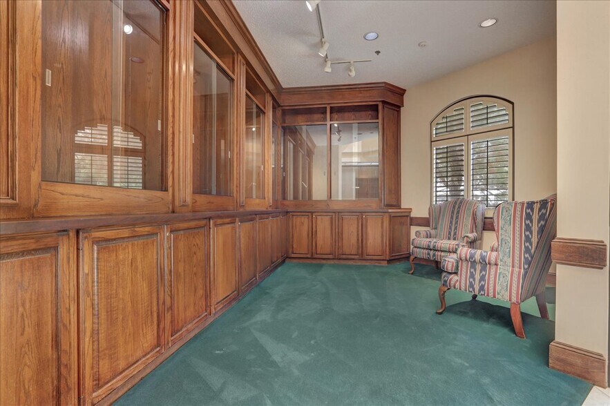 More Photos Of 901 E 66th St, Lubbock Manufacturing For Sale