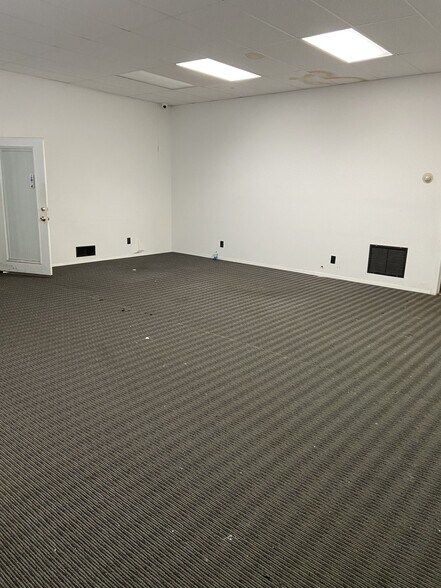 More Photos Of 465-469 Jericho Tpke, Mineola Freestanding For Sale