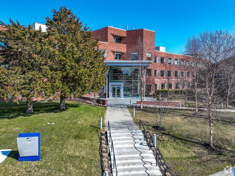 More Photos Of 610 Lincoln St, Waltham Office For Lease