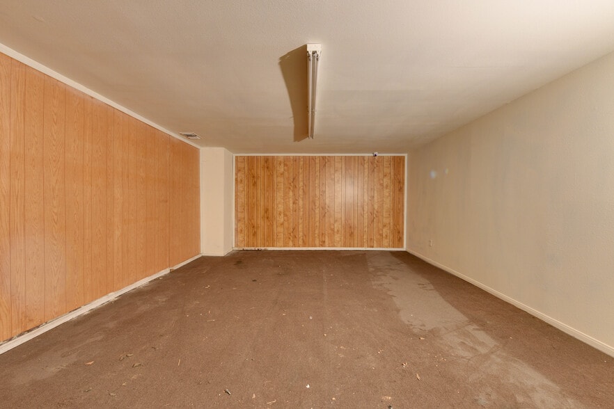 More Photos Of 14332 Oxnard St, Van Nuys Warehouse For Lease