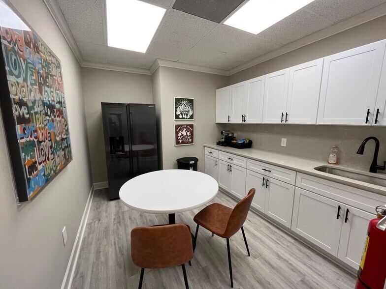 More Photos Of 750 Hammond Dr NE, Atlanta Unknown For Sale