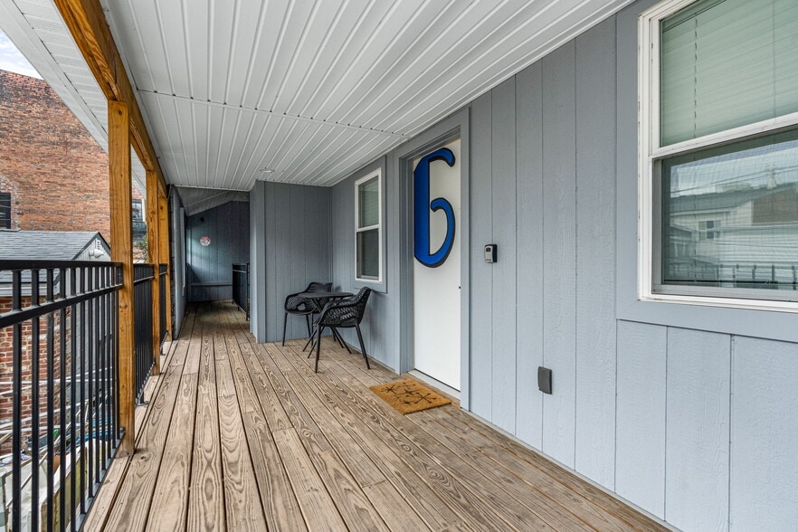 More Photos Of 207 Bank St, New Albany Apartments For Sale