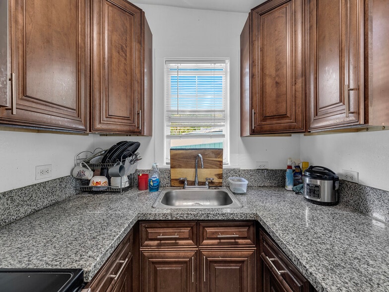 More Photos Of 1110 White St, Key West Restaurant For Sale