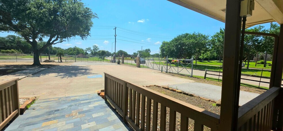 More Photos Of 4901 Vista, Pasadena Land For Lease