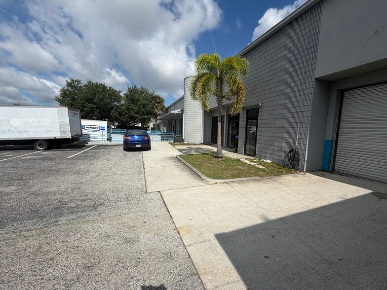 More Photos Of 12105 N 28th St, Saint Petersburg Warehouse For Lease