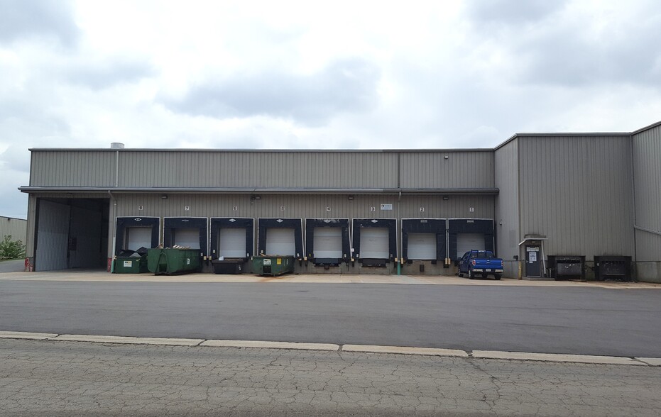 Primary Photo Of 2417 W Badger Rd, Madison Distribution For Lease