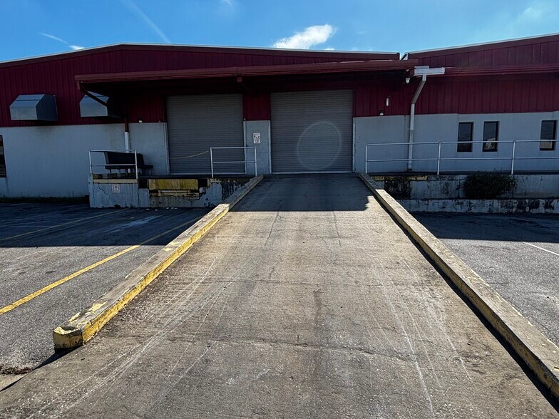 More Photos Of 848 Kensinger Rd, Lakeland Manufacturing For Sale