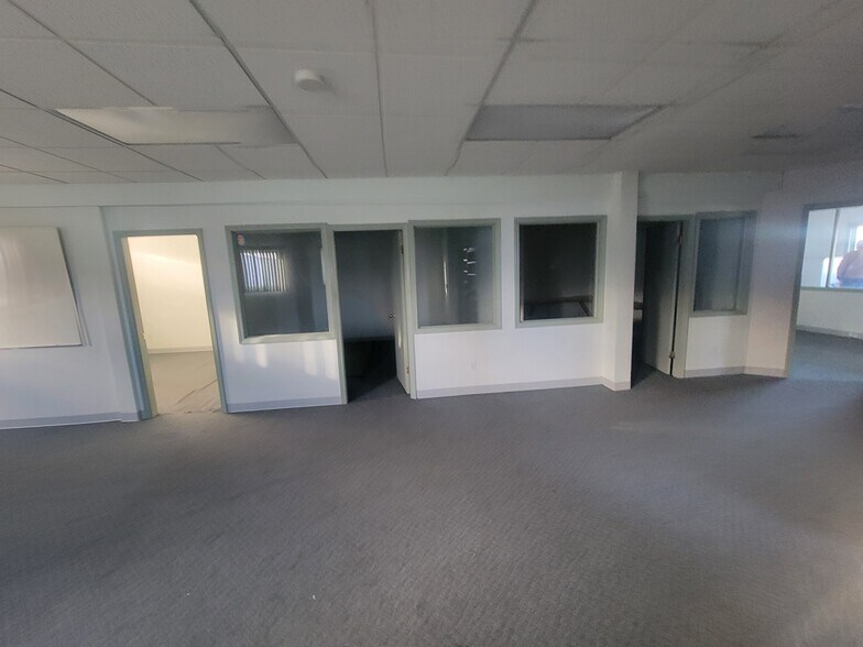 More Photos Of 3861 15th Av, Prince George Storefront Retail Office For Lease