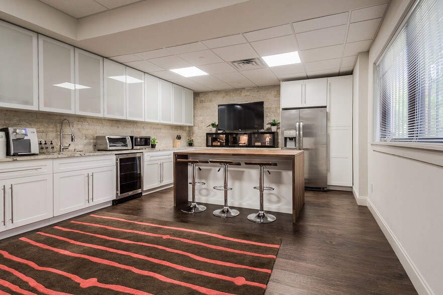 More Photos Of 4510 Duncanville Rd, Dallas Distribution For Sale