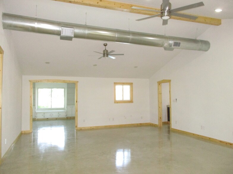 More Photos Of 12724 Lowden Ln, Manchaca Office Residential For Lease