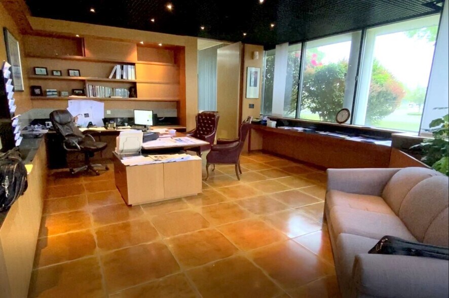 More Photos Of 1 Rodeo Dr, Edgewood Light Distribution For Lease