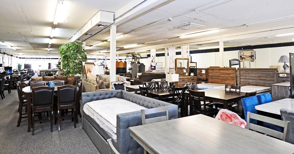 More Photos Of 209 N Arroyo Blvd, Nogales Storefront For Sale