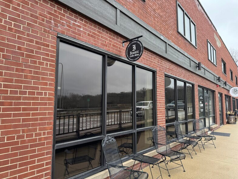 More Photos Of 109 S Bridge St, Yorkville Storefront Retail Residential For Lease