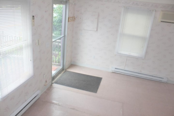 More Photos Of 28 Wall St, Oxford Freestanding For Lease