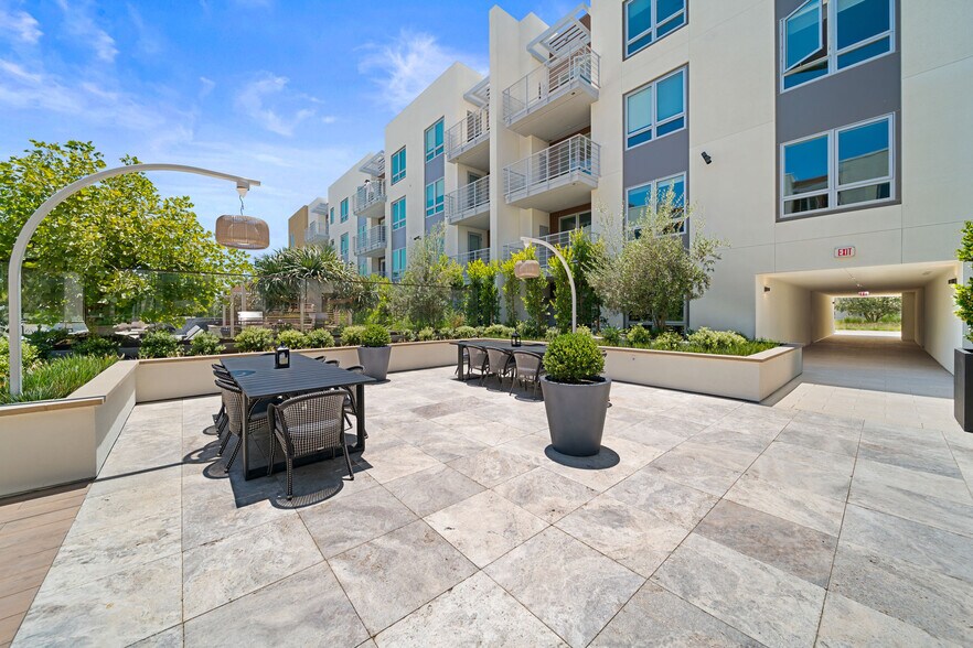 More Photos Of 585 Anton Blvd, Costa Mesa Apartments For Lease