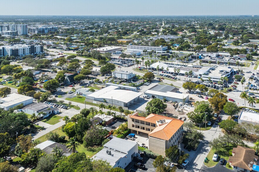 More Photos Of 9780 E Indigo St, Palmetto Bay Office For Lease