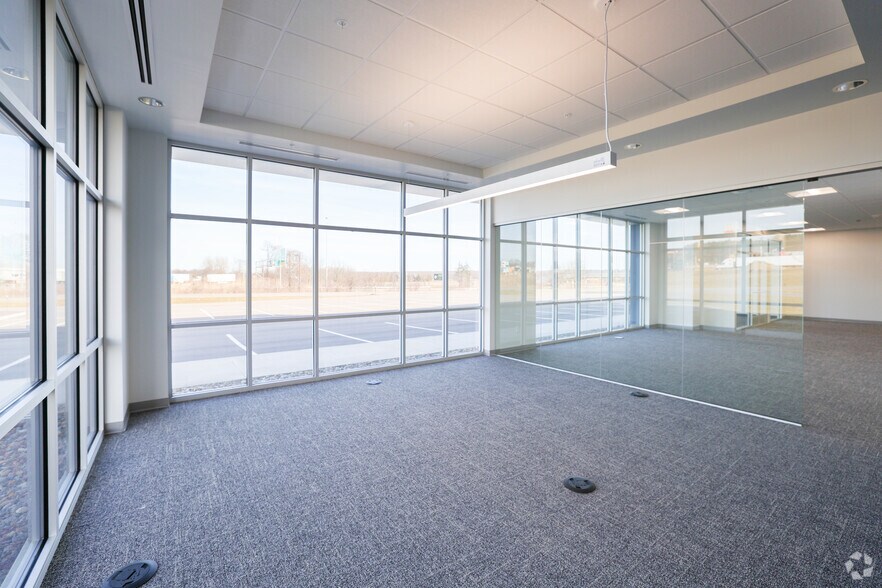 More Photos Of I-71 & I-76 Hwy, Burbank Industrial For Lease