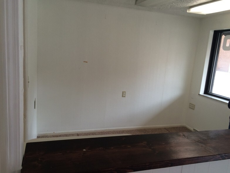 More Photos Of 820 Midland Ave, Midland Storefront Retail Residential For Lease