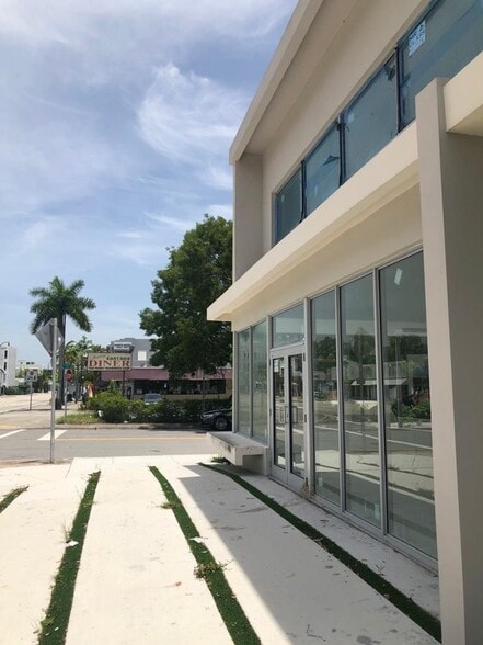 More Photos Of 7111 Biscayne Blvd, Miami Freestanding For Sale